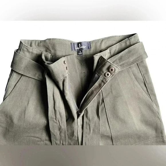 Lulu's Leo Olive Green Tie-Waist Cropped Pants EUC - Picture 9 of 10